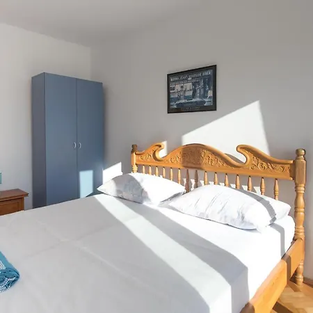 Lucy By The Sea With A Private Pool Apartman Kaštela