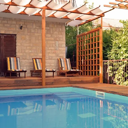 Lucy By The Sea With A Private Pool Apartman *