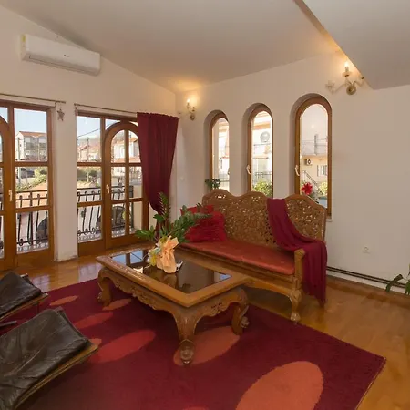 Apartman Lucy By The Sea With A Private Pool Kaštela