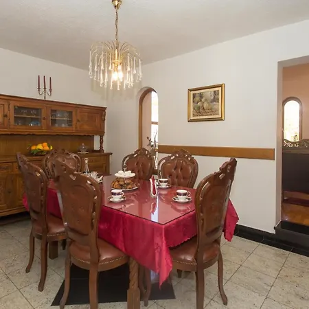 Apartman Lucy By The Sea With A Private Pool *