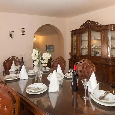 Apartman Lucy By The Sea With A Private Pool Kaštela