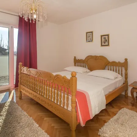 Lucy By The Sea With A Private Pool Apartman Kaštela