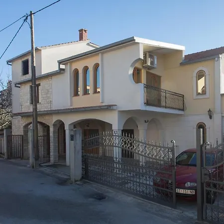 Apartman Lucy By The Sea With A Private Pool *