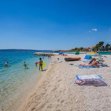 Apartman Lucy By The Sea With A Private Pool Kaštela