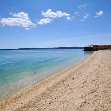 Apartman Lucy By The Sea With A Private Pool *