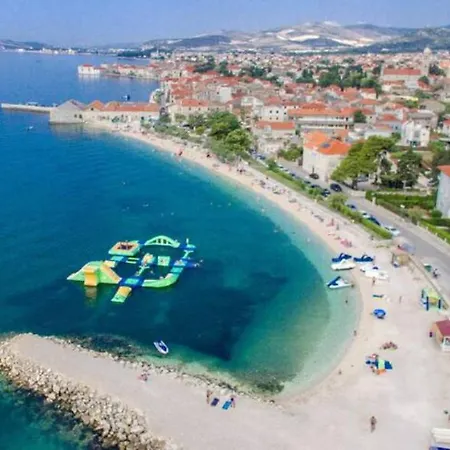 Apartman Lucy By The Sea With A Private Pool Kaštela