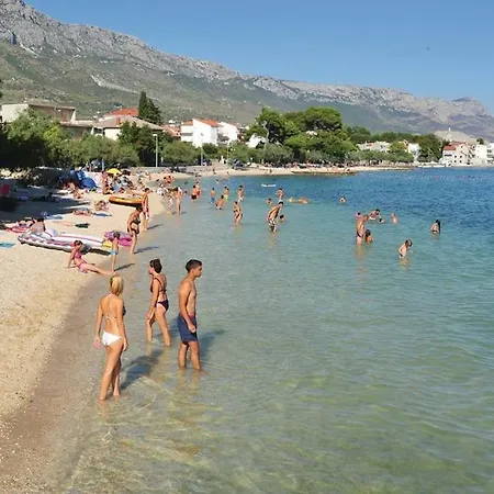 Apartman Lucy By The Sea With A Private Pool